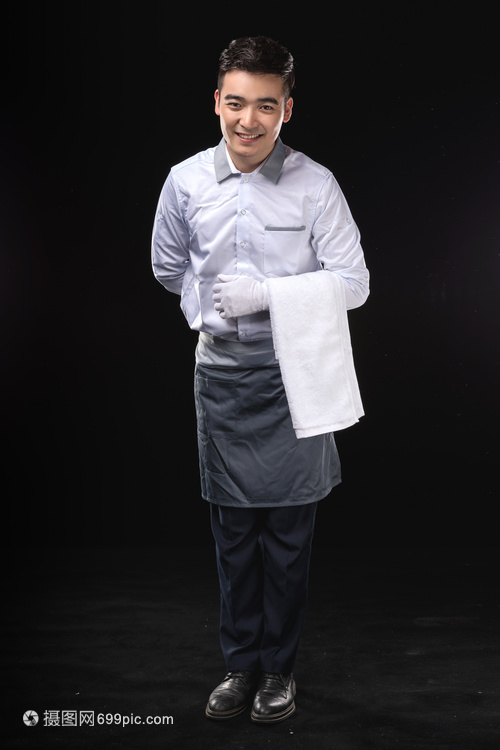 男服务生阳光服务形象 餐饮服务中的温暖与专业